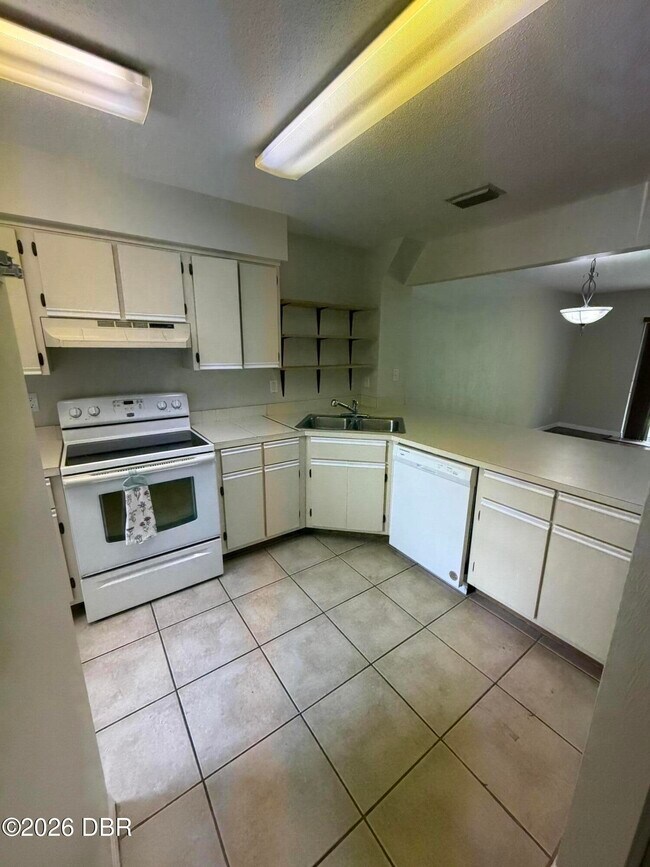Building Photo - 175 Yorktowne Dr