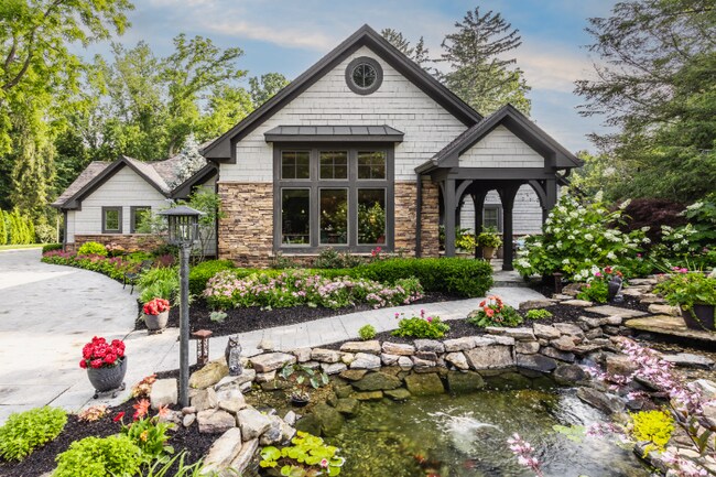 Foto del edificio - 8651 Emerald Ln