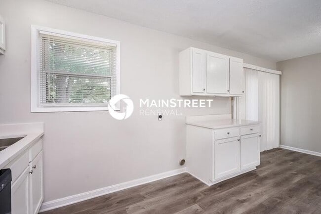 Foto del edificio - 3 Bedroom Pet-Friendly Home in Louisville, KY with Main Street Renewal