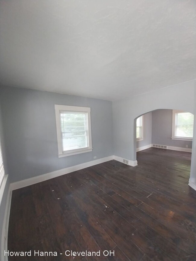 Building Photo - 3 br, 1.5 bath House - 19001 Pasnow Ave