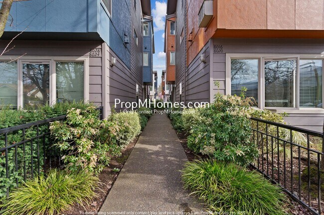 Foto del edificio - Contemporary Townhome in the heart of St. ...