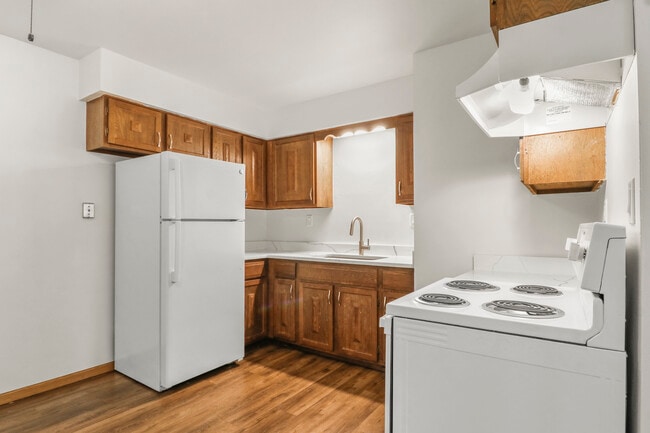 Building Photo - 623 Vine St, Wisconsin Dells, WI 53965