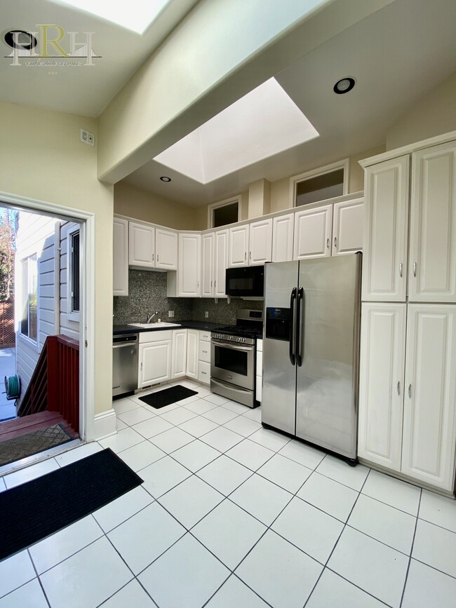 Kitchen - 1562 Dolores St