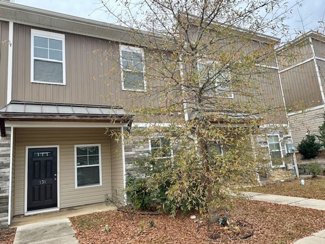 Foto principal - STYLISH & MODERN TOWNHOME IN HARBISON GROVE