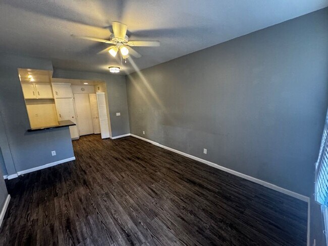 Foto del edificio - Serene 2-bedroom Condo in Orange