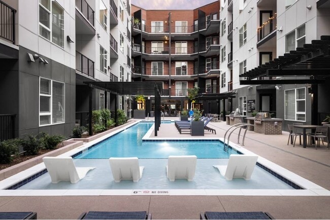 Building Photo - The Lincoln