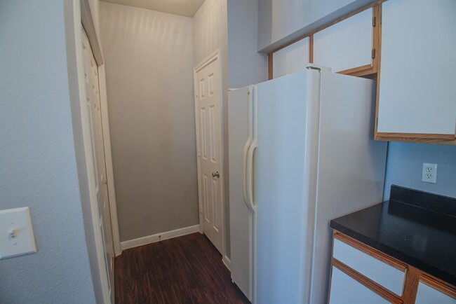 Building Photo - 2320 Gracy Farms Ln