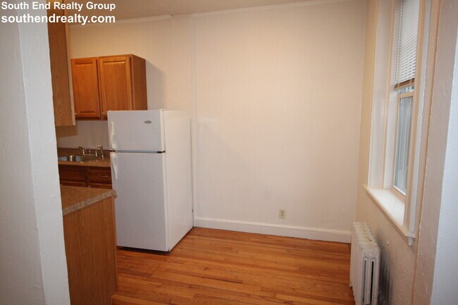 Building Photo - 119 Peterborough St