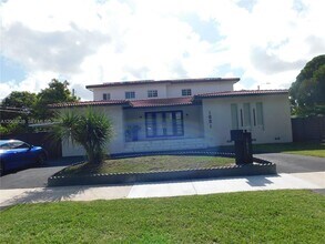 Building Photo - 1851 NW 32nd Ave