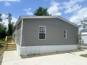 Building Photo - 1658 Daffodil Ave