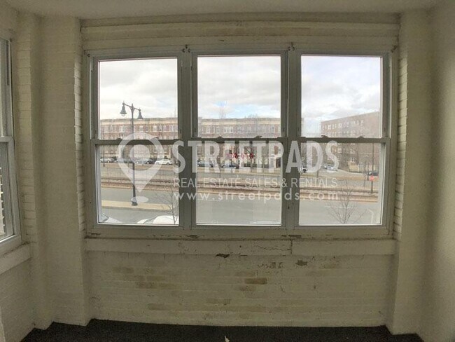 Building Photo - 1 bedroom in Boston MA 02135