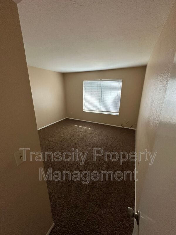 Foto del edificio - 743 W Fordham Dr