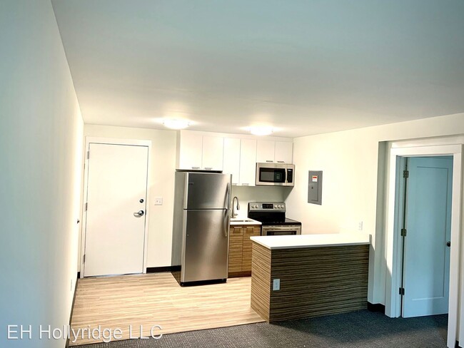 Building Photo - 5104 Hollyridge Dr