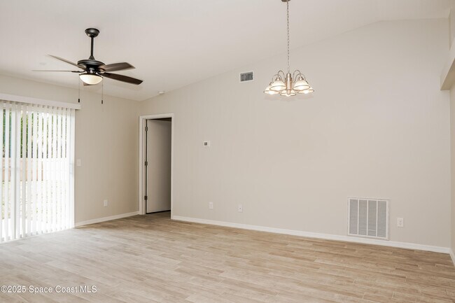 Foto del edificio - 1722 Elmhurst Cir SE