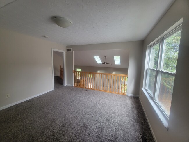 Foto del edificio - 6444 Hilltop Trail Dr