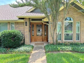 Building Photo - 730 Blue Oak Dr