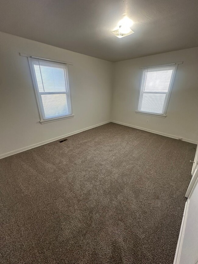 Building Photo - Beautiful 2 Bedroom 1 Bath House!!!! #1055