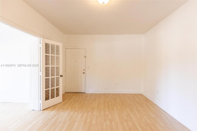 Foto del edificio - 86 NE 50th Terrace