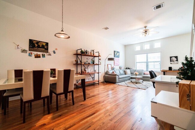 Building Photo - 2710 Hullsmith Dr