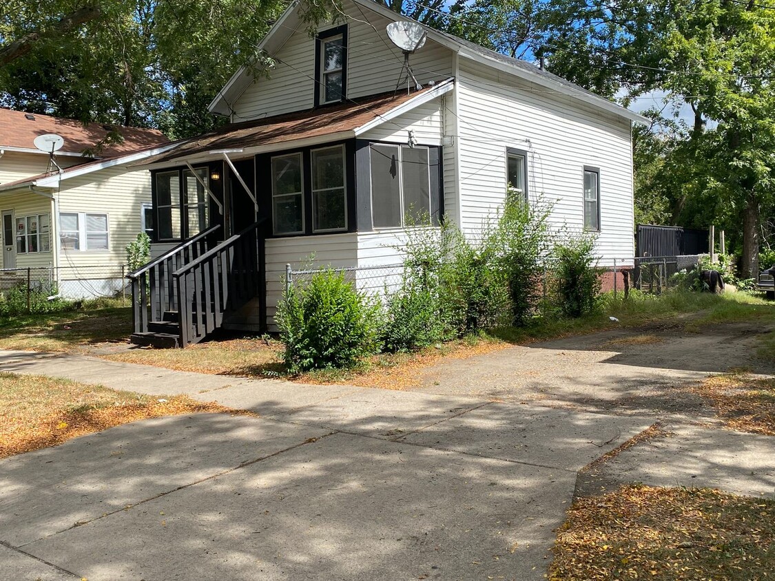 Primary Photo - Northside 2 Bedroom Bungalow