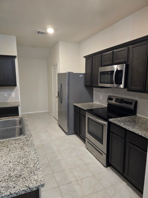 Building Photo - 1220 Meadow Creek Dr