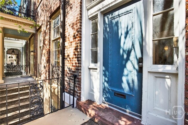 Building Photo - 32 E Taylor St