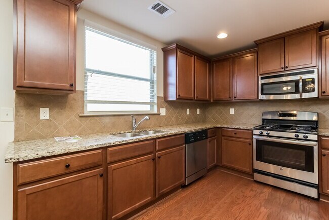 Building Photo - 500 Ballyshannon Dr