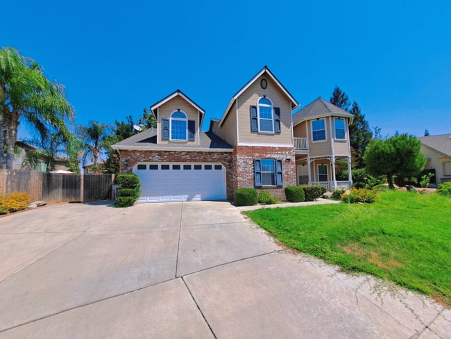 Building Photo - Elegant 4 Bedroom Home w/ Upstairs Loft Mo...