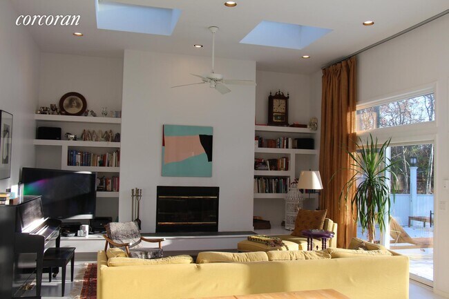 Foto del edificio - 31 Wildflower Rd
