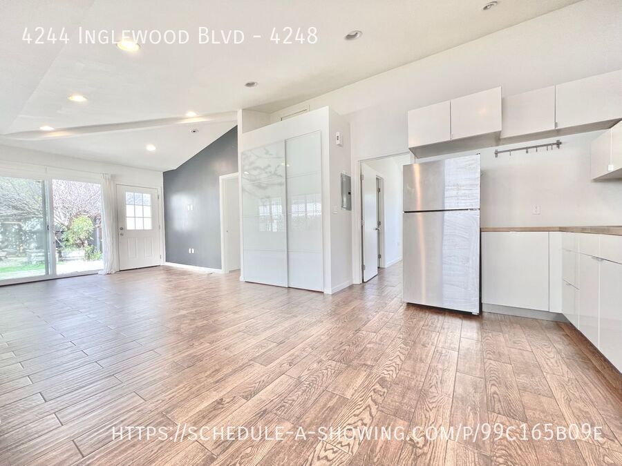 Foto principal - Beautiful remodeled 2 Bedroom + 2 Bath + L...