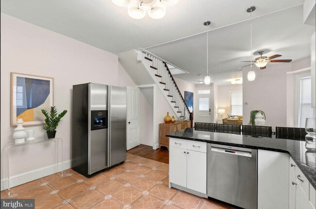 Foto del edificio - 745 Gresham Pl NW