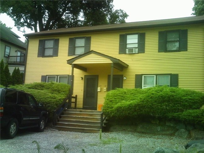 Foto del edificio - 30 W Warwick Ave