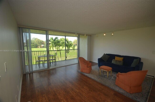 Foto del edificio - 3821 Environ Blvd