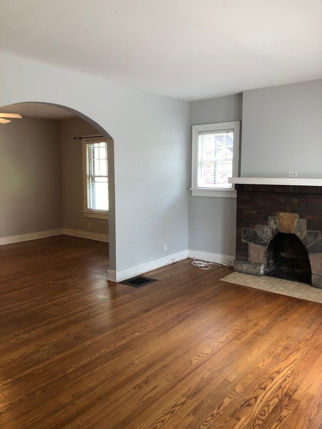 Building Photo - 402 Acklen Park Dr
