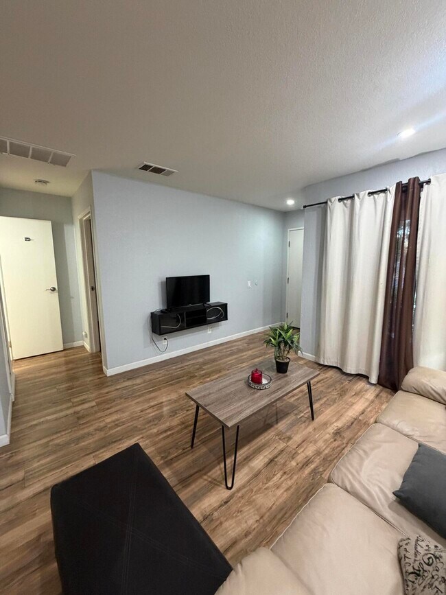 Foto del edificio - 680 N Ashurst Ct