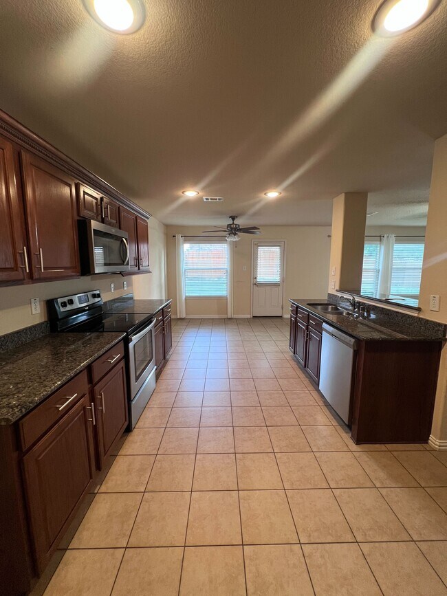 Foto del edificio - 10790 Midway Dr