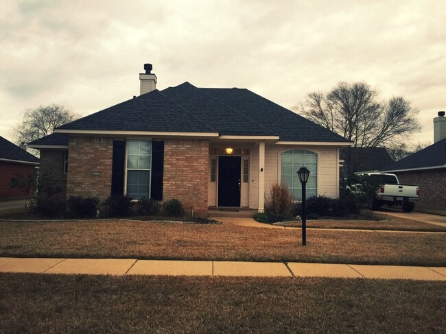 Building Photo - 3005 Gabriel Oaks Dr