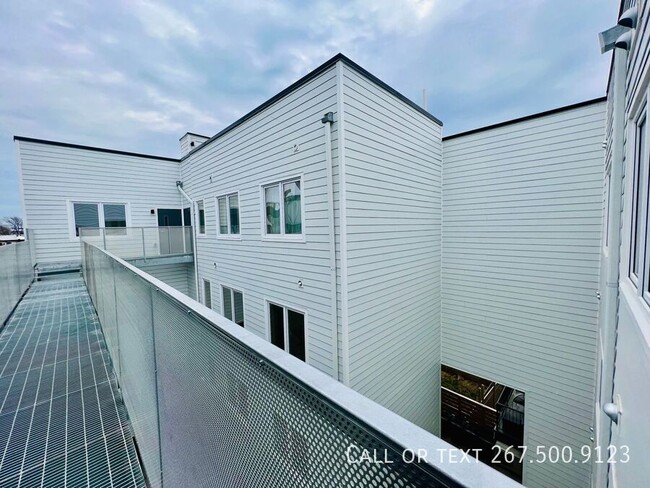 Building Photo - 1308 N Front St