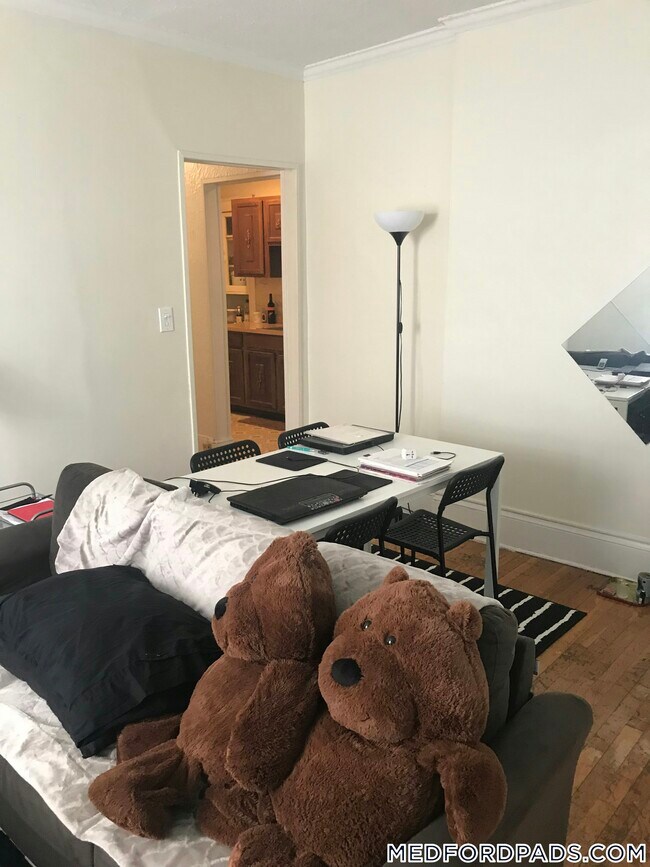 Building Photo - 53 Fellsway W