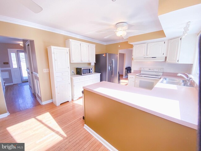 Foto del edificio - 300 Oak Ln E