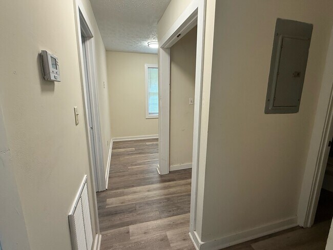Foto del edificio - 307 Reeceburg Rd SE
