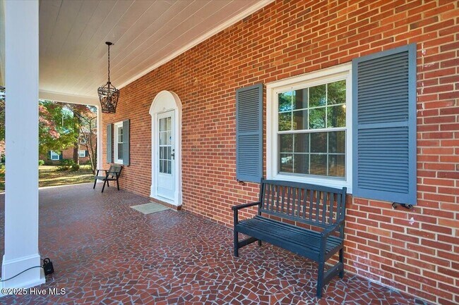 Foto del edificio - 300 Dogwood Ln