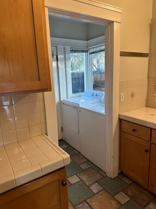 Foto del edificio - 325 E Colorado Blvd