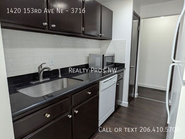 Building Photo - 1420 153rd Ave NE