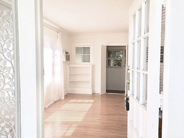 Foto del edificio - 1323 N June St
