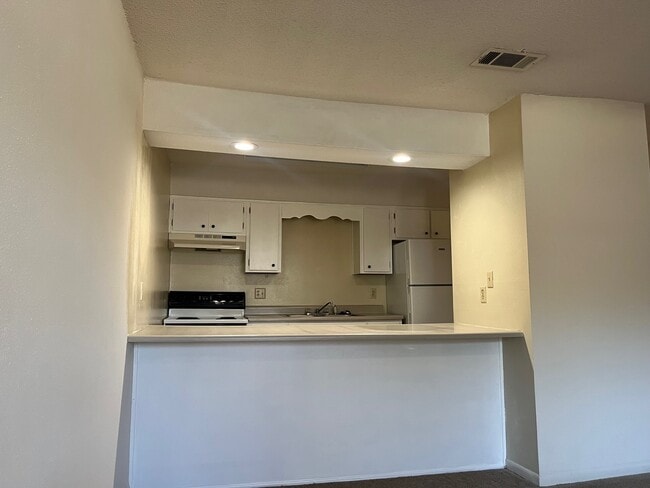 Building Photo - 25C 6th St