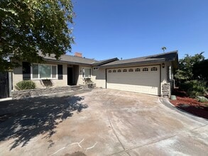 Building Photo - 2539 Drake St