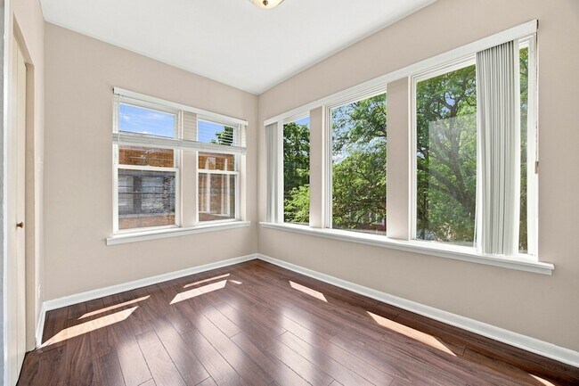 Foto del edificio - 7443 S Paxton Ave