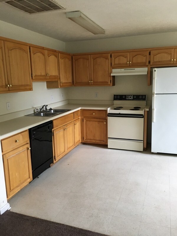Foto del edificio - 2BR/2BA Duplex – Hassle-Free Living with Lawn Care Included