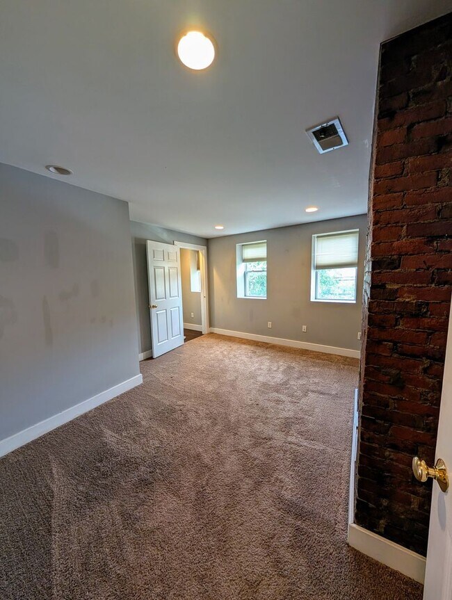 Photo - 138 S 24th St Apartment